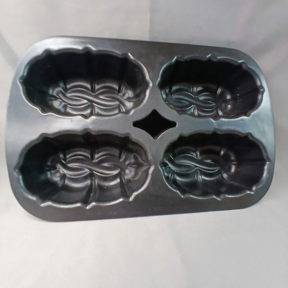 Nordic Ware 4 Bundt Loaf Pan 8 Cup Capacity Celtic Knot Preowned Made in USA